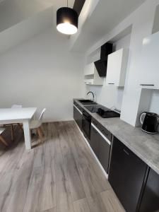 Uroczy apartament w kamienicy nr. 8