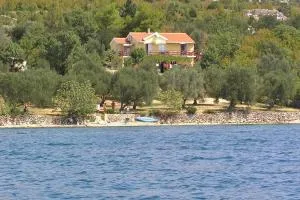 Beachfront House Nella with full privacy - Jasenice