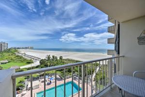 Beachfront Marco Island Condo with Pool Access! - 4hvězdičkové hotely ve městě Marco Island