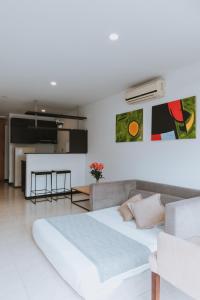 Travelers Orange Suites