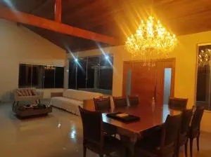 CASA DE CAMPO Banheira, Lareira e Cachoeira - Pedra Azul