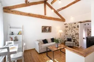 Alia House - Doukádes