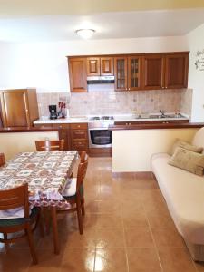 Apartments with parking space Mundanije, Rab - 12242