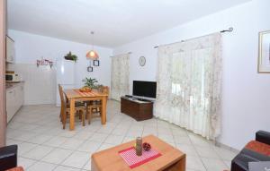 Apartments by the sea Jelsa, Hvar - 12247