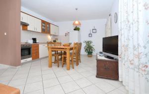 Apartments by the sea Jelsa, Hvar - 12247