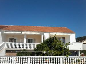 Apartments with parking space Vinisce, Trogir - 12248