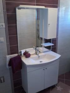 Apartments with parking space Vinisce, Trogir - 12248