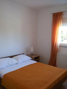 Apartments with a parking space Vodice - 12258