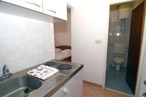 Apartments with parking space Makarska - 12211