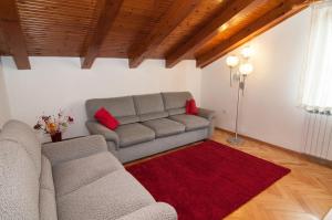 Apartments with a parking space Opatija 12302
