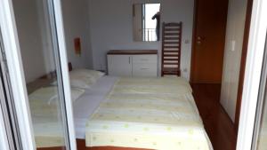 Apartments with a parking space Stanici, Omis - 12312