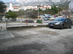 Apartments with a parking space Makarska - 12336