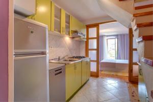 Apartments by the sea Mali Losinj (Losinj) - 12342