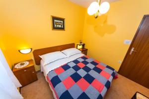 Apartments by the sea Tkon, Pasman - 12346