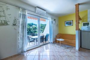 Two-Bedroom Apartment with Terrace and Sea View room in Apartment Basina 11923a