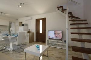 Seaside luxury villa with a swimming pool Supetar, Brac - 12371