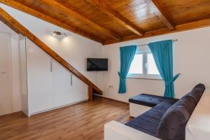 Seaside luxury villa with a swimming pool Supetar, Brac - 12371