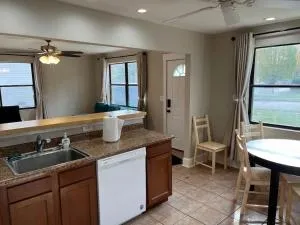 Park Ave 3 Bedroom House walk to Bike Trail - Maineville