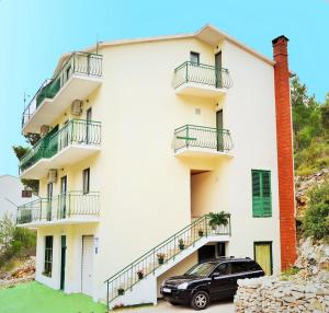 Apartments with a parking space Drvenik Donja vala, Makarska - 12297 