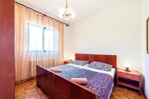 Family friendly seaside apartments Zaton, Krka - 12416