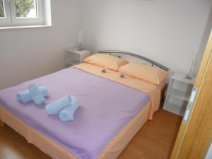 Apartments with parking space Korcula - 12423