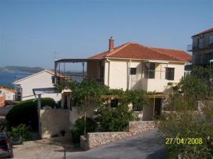 Apartments with parking space Bilo, Primosten - 12434 