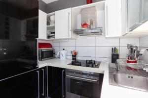 Apartments with a parking space Kastel Sucurac, Kastela - 12445