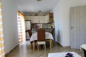 Apartments by the sea Zaklopatica, Lastovo - 12452