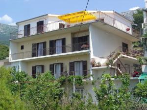 Apartments by the sea Podgora, Makarska - 12465 
