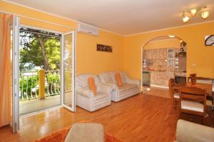 Apartments by the sea Slatine, Ciovo - 12491