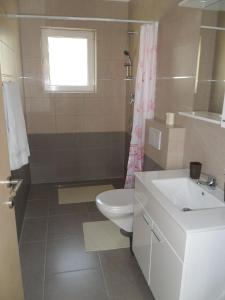 Apartments with a parking space Novi Vinodolski - 12498