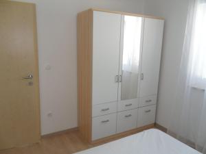 Apartments with a parking space Novi Vinodolski - 12498