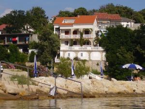 Apartments by the sea Lopar, Rab - 12534 
