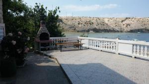 Apartments by the sea Lopar, Rab - 12534