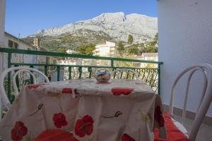 Apartments with a parking space Baska Voda, Makarska - 12543