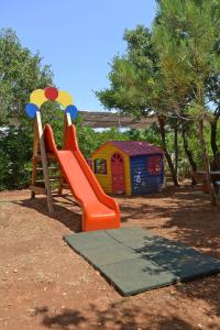 Apartments by the sea Mandre, Pag - 12567