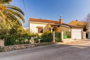Apartments with a parking space Mali Losinj (Losinj) - 12551 