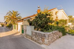 Apartments with a parking space Mali Losinj (Losinj) - 12551 
