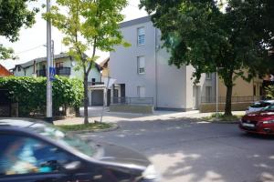 Apartments with a parking space Zagreb - 12573 