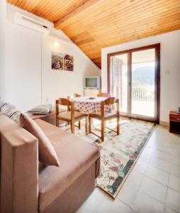 Apartments by the sea Grebastica, Sibenik - 12587