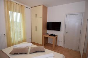 Apartments with a parking space Zagreb - 12573