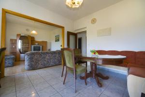 Apartments with a parking space Seget Vranjica, Trogir - 12612