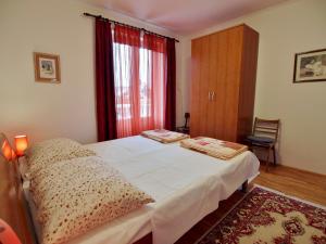 Apartments and rooms by the sea Rab - 12616