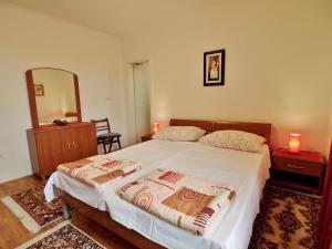 Apartments and rooms by the sea Rab - 12616