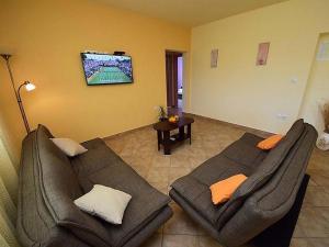 Family friendly apartments with a swimming pool Kastel Stafilic, Kastela - 12627