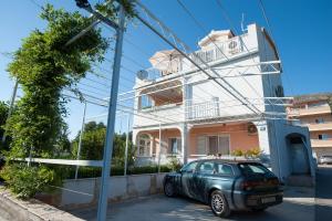Apartments with a parking space Podstrana, Split - 12664
