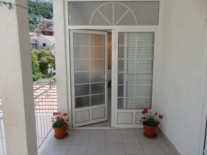 Apartments by the sea Podgora, Makarska - 12669 