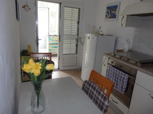 Apartments by the sea Podgora, Makarska - 12669