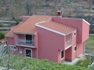 Apartments with a parking space Ostrvica, Omis - 12674