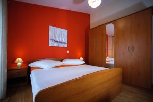 Apartments with a parking space Ostrvica, Omis - 12674